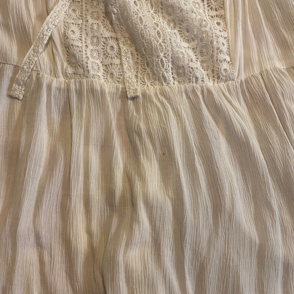 White cold shoulder blouse - Picture 2 of 8